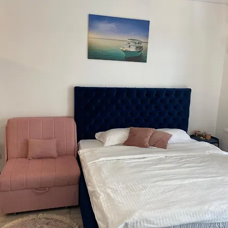 D10 Retreats Lidl Area Apartment *