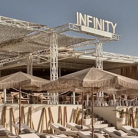 Apartment D10 Retreats Lidl Area *