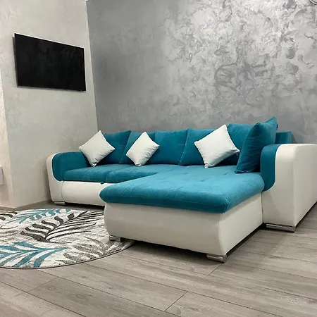 D10 Retreats Lidl Area