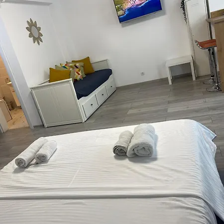 D10 Retreats Lidl Area Apartment *