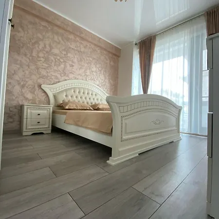 D10 Retreats Lidl Area *