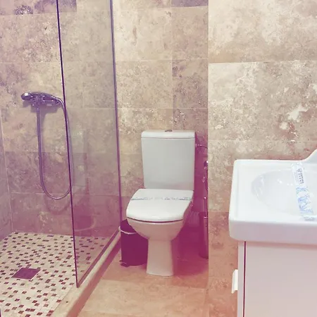 D10 Retreats Lidl Area Apartment *