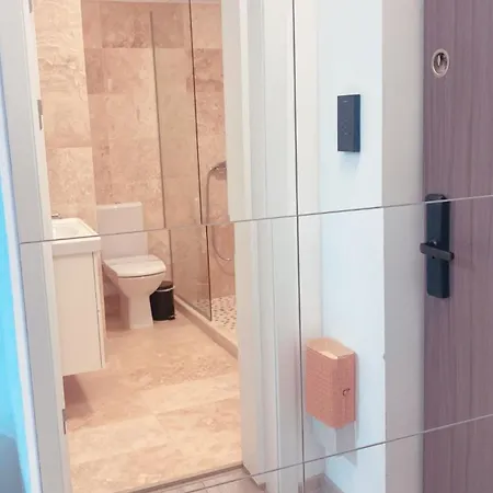 Apartment D10 Retreats Lidl Area *