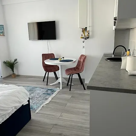 Apartment D10 Retreats Lidl Area *