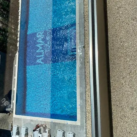 Apartment D10 Retreats Lidl Area *