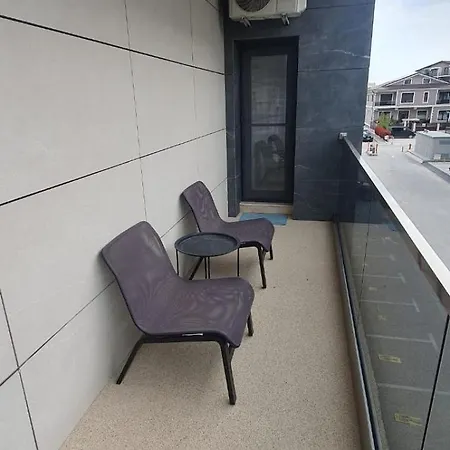 D10 Retreats Lidl Area Apartment