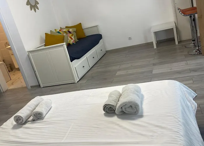 D10 Retreats Lidl Area Apartment *