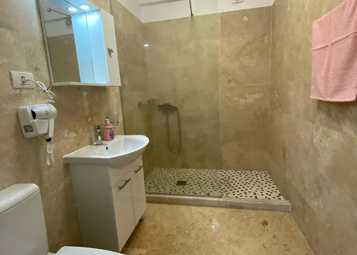 Apartment D10 Retreats Lidl Area *