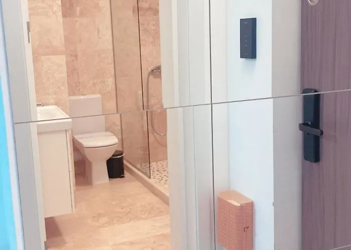 Apartment D10 Retreats Lidl Area *