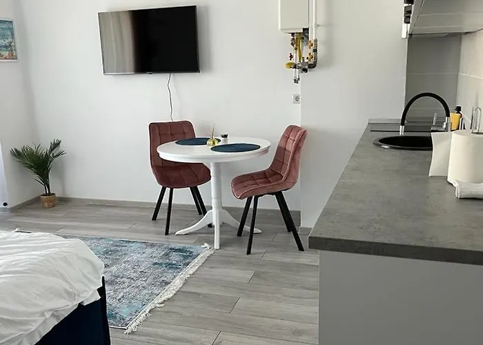 Apartment D10 Retreats Lidl Area *