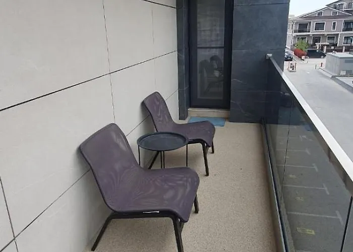 D10 Retreats Lidl Area Apartment